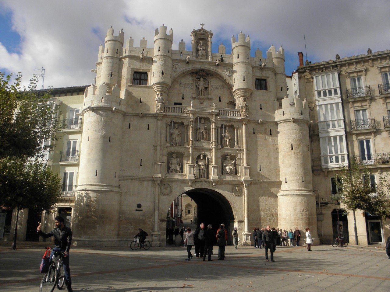 Burgos- Arco de Santa Maria1